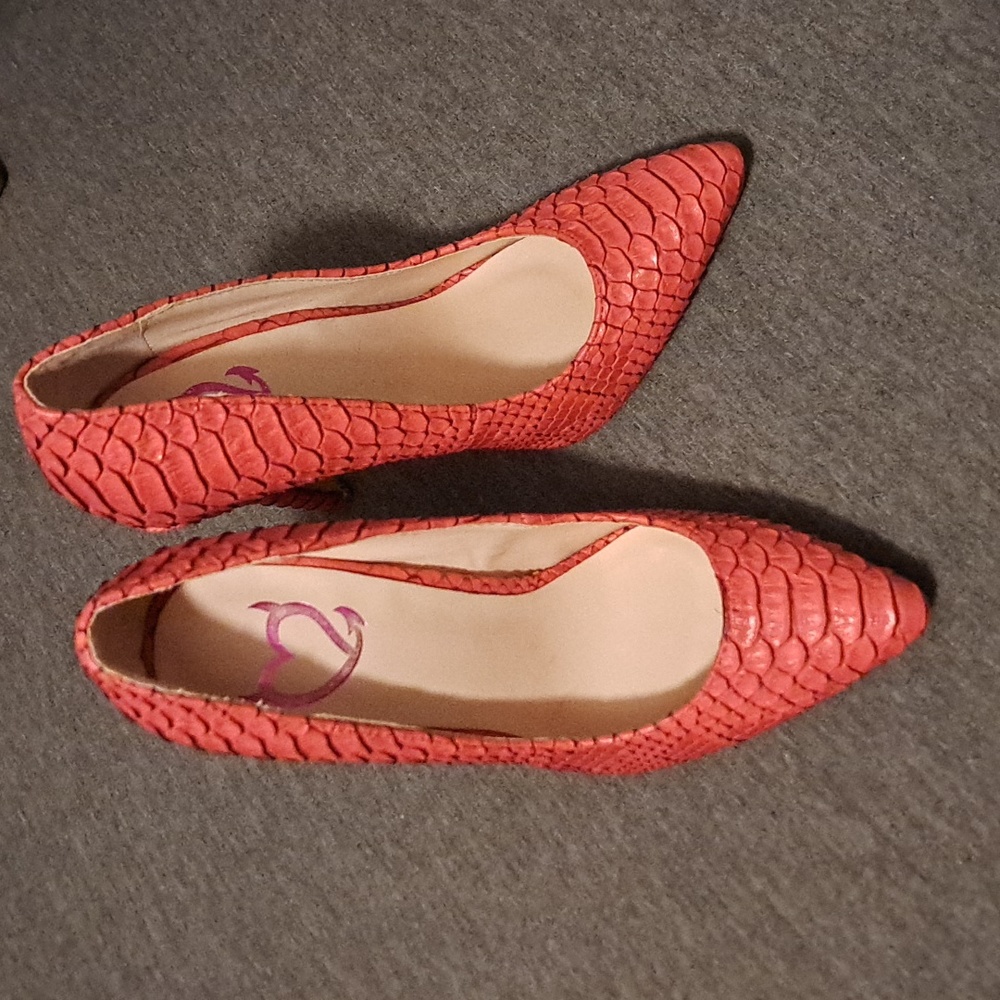 Pink heels. Size 5.5. Like new. Worn only a few times. Smoke-free home.